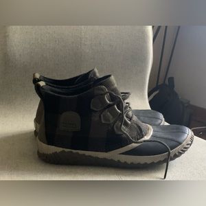 NEW Green Plaid Sorel womens Out 'N About™ Plus